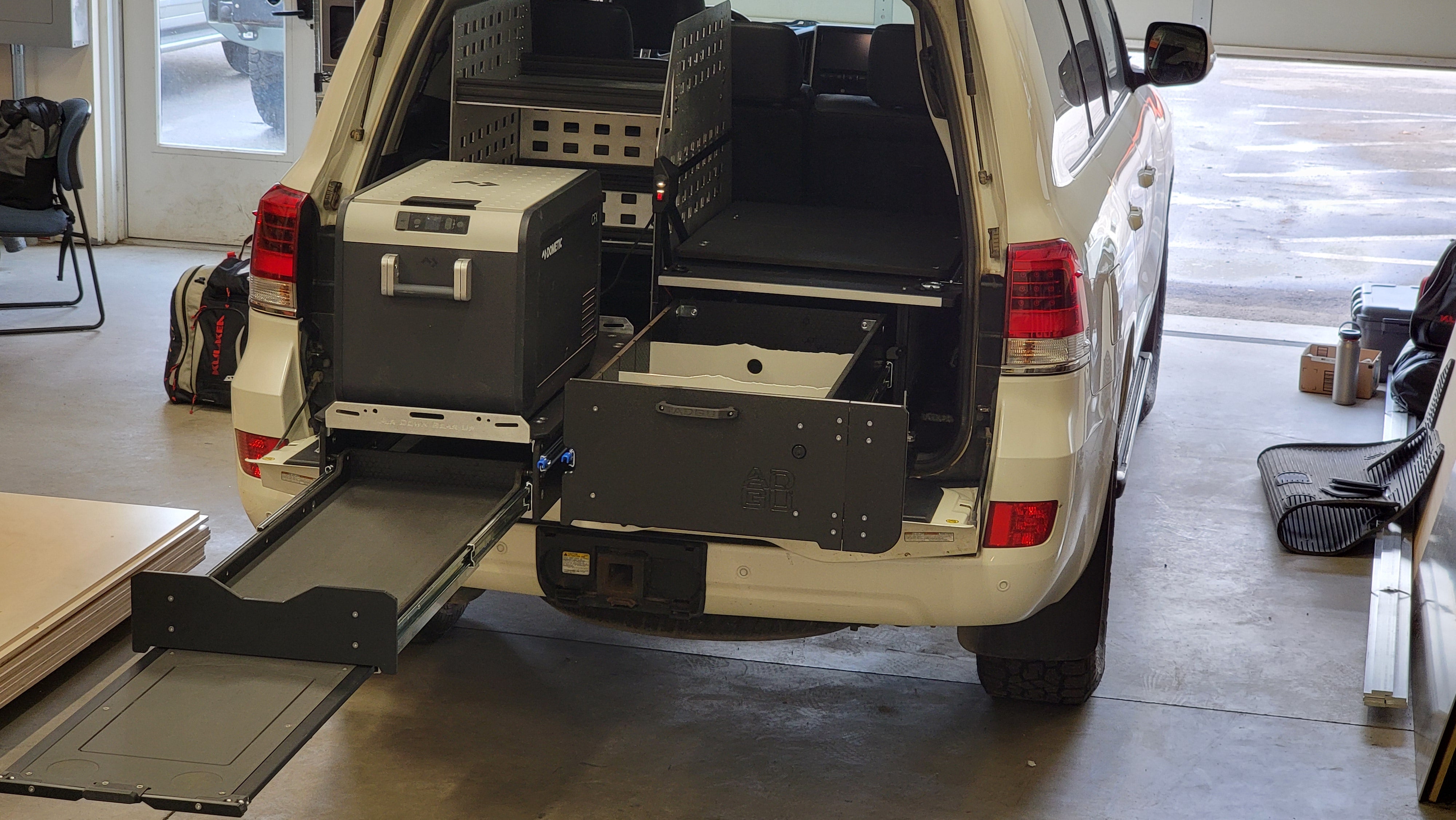 100 Series Land Cruiser Dedicated Kitchen