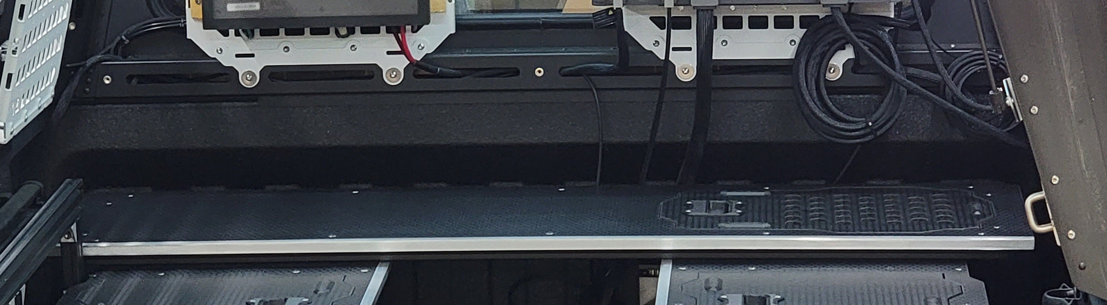 TruckGalleyCabBench.jpg